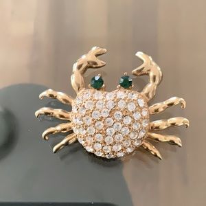 Ladies gold tone crab pin.